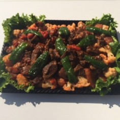 牛ほほ肉の赤ワイン煮